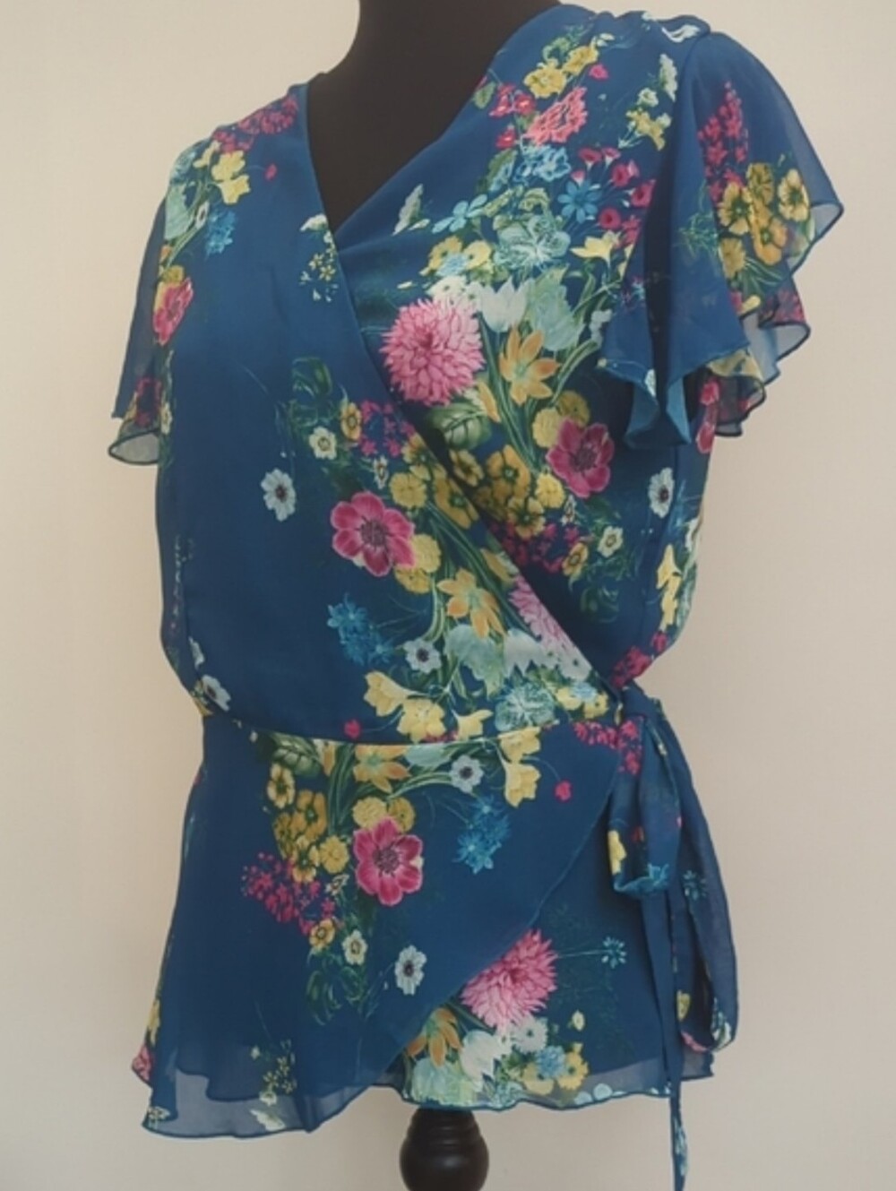 Sweet Pea by Stacy Frati Floral Chiffon Wrap Blouse Blue Flutter Sleeves LARGE